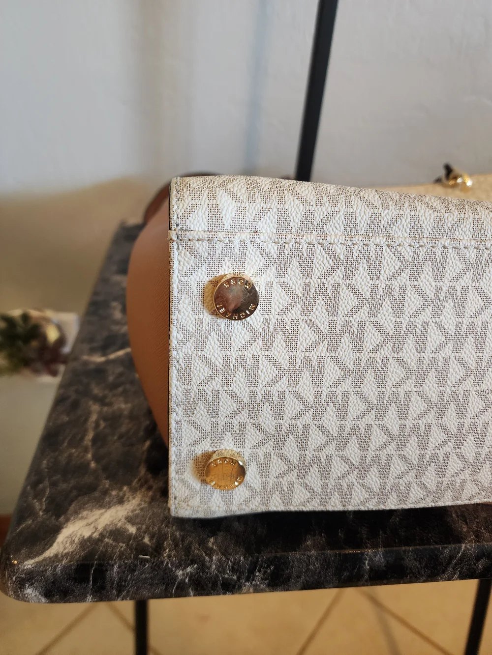 Michael Kors SOFIA Signature Logo Tote in Vanilla/Acorn